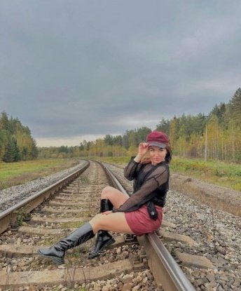 Встречусь в Москве в уютной атмосфере. Предлагаю широкий спектр услуг, верю, что воплотим вместе все твои желания. Ты сможешь насладиться сексом, о котором мечтал, расслабиться и забыть обо всем. Отзывы обо мне говорят сами за себя – клиенты остались довольными и хотят вернуться. Я гарантирую анонимность и конфиденциальность. В моей галерее фото найдешь эмоджи слова Москва. Жду тебя, чтобы сделать встречу незабываемой и полной удовольствия! Александра